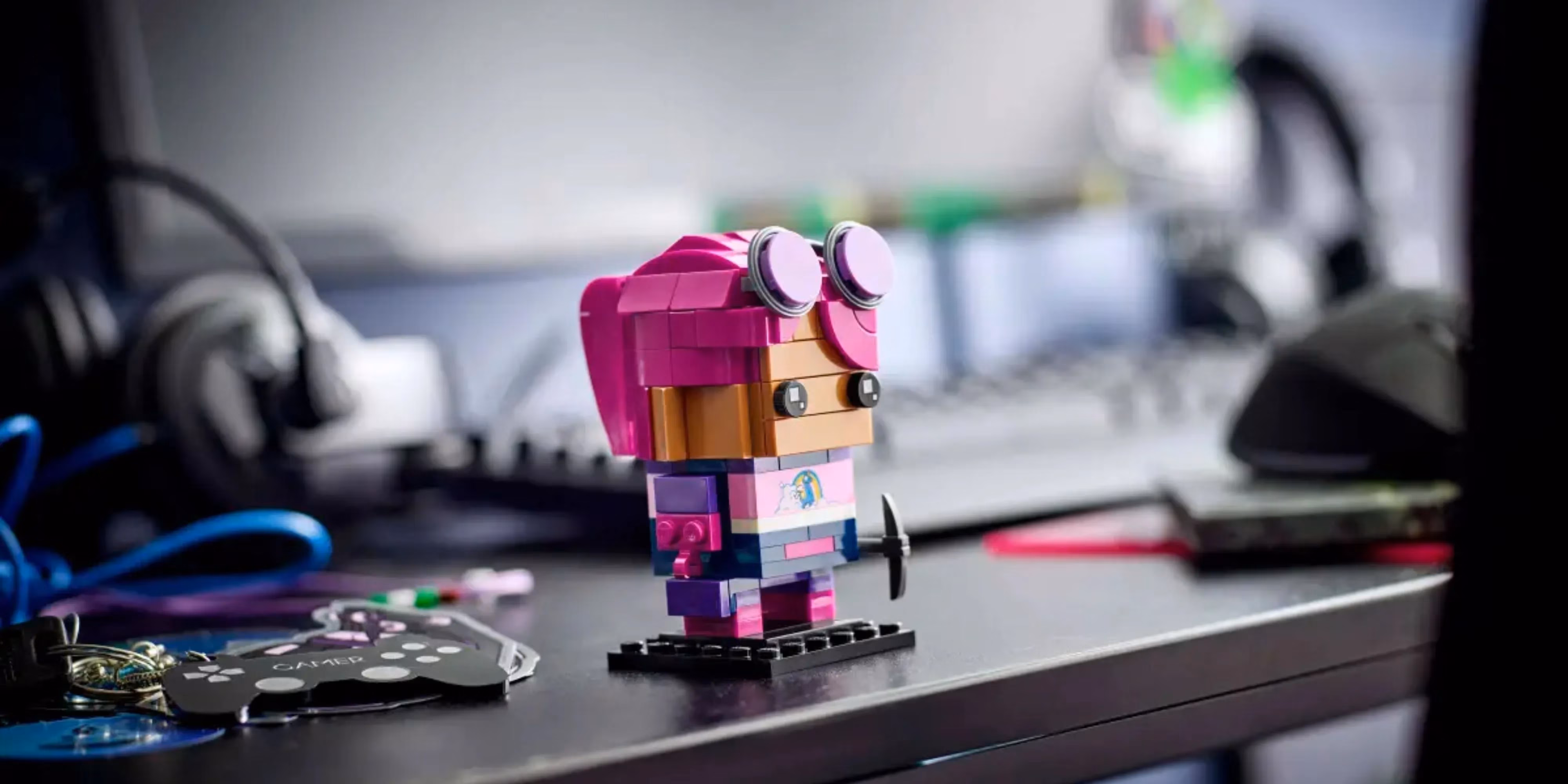 fortnite-s-brite-bomber-brickheadz-set-was-a-hidden-lego-freebie-and-fans-went-wild-image-1